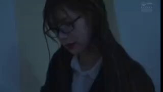景勇学生少女穿着jk制服酒店3p